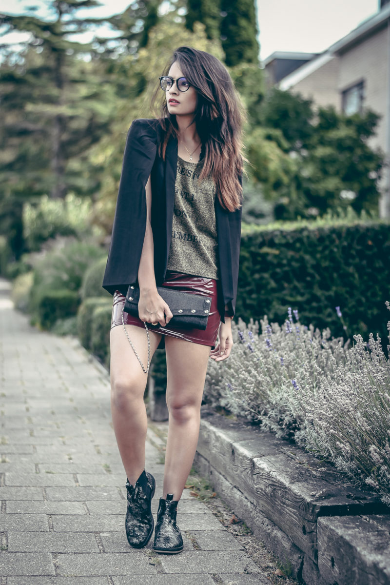 black-blazer-latex-maroon-skirt-black-boots-glasses-shrads-com0144