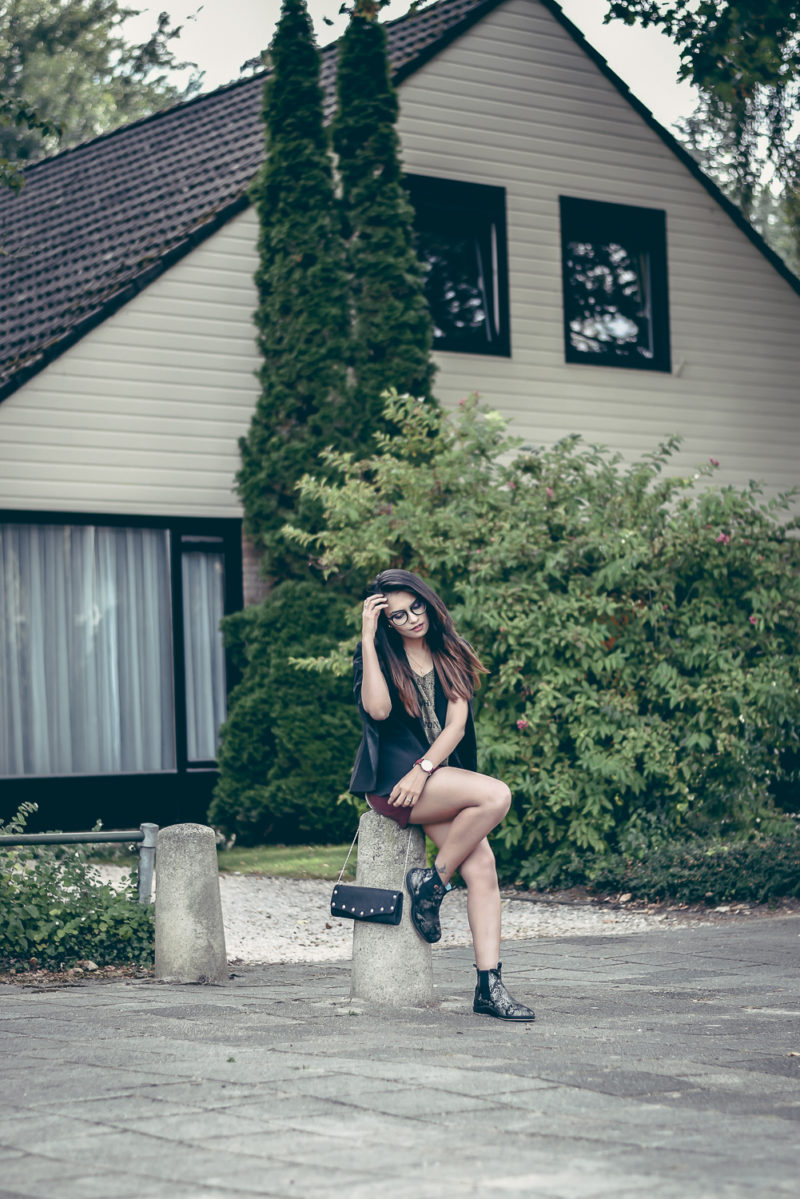 black-blazer-latex-maroon-skirt-black-boots-glasses-shrads-com0334