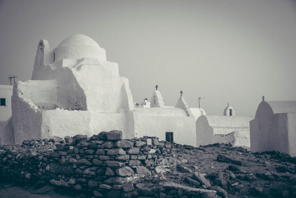 whitewashed churches in mykonos